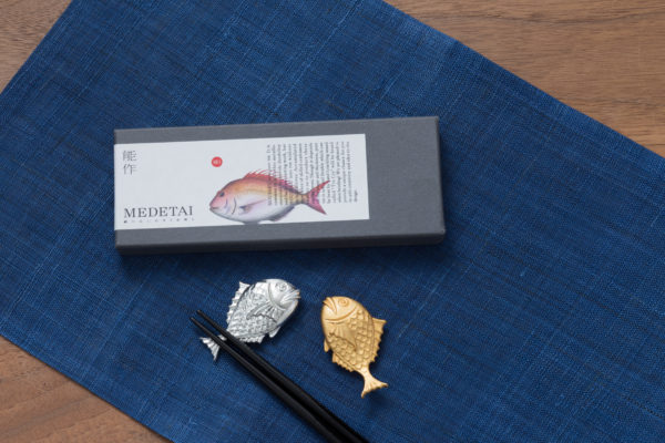 高岡銅器の箸置き